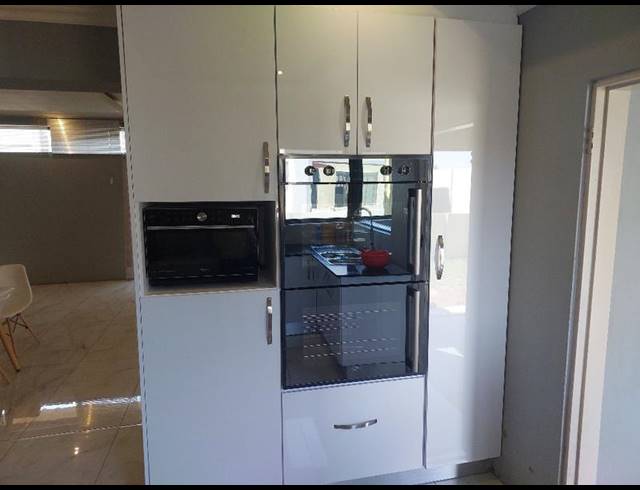 4 BEDROOM HOUSE FOR SALE IN JAMESONPARK